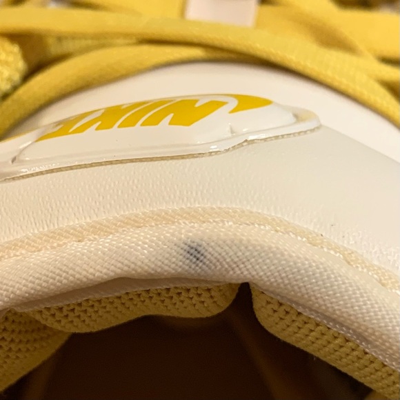 NIKE DUNK LOW TWIST VIVID SULFUR WOMENS SHOES SIZE 8 BASKETBALL SNEAKERS - Picture 9 of 11